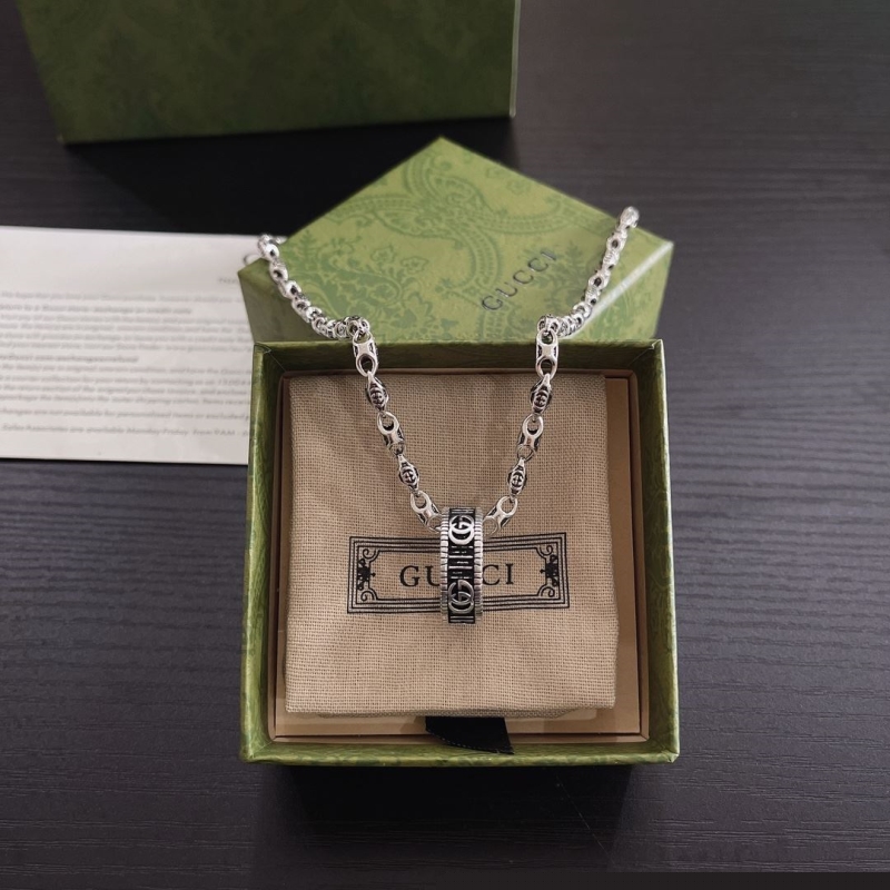 G*u*i necklaces